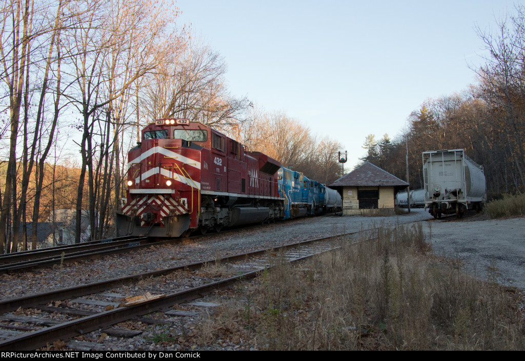 VTR 432 Leads GMRC #264 at Ludlow